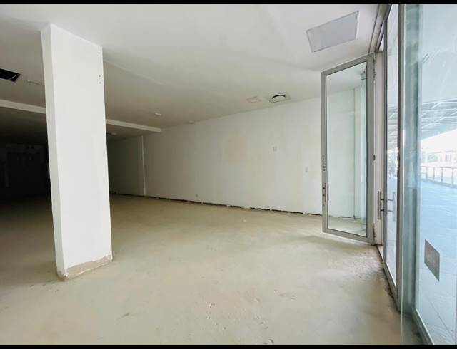 104M² RETAIL TO LET IN FOURWAYS